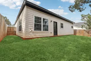 5719 Barkridge Dr, Granbury, TX 76048 - Photo 3