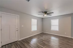 1809 Daniel St, Fort Worth, TX 76104 - Photo 3