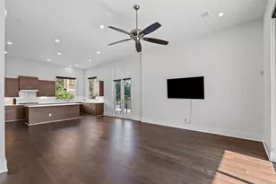 381 E Greenbriar Ln, Dallas, TX 75203 - Photo 29