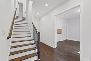 381 E Greenbriar Ln, Dallas, TX 75203 - Photo 31