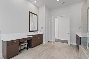 381 E Greenbriar Ln, Dallas, TX 75203 - Photo 19