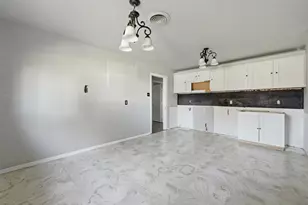 1044 E Cantey St, Fort Worth, TX 76104 - Photo 7