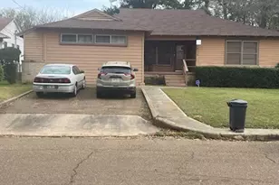 318 Milligan Dr, Pittsburg, TX 75686 - Photo 1