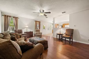 2139 Hacienda Ct, Grand Prairie, TX 75052 - Photo 3