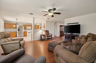 2139 Hacienda Ct, Grand Prairie, TX 75052 - Photo 11