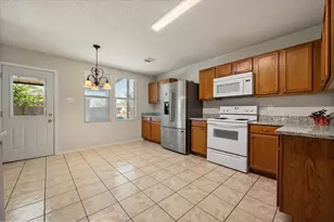 2139 Hacienda Ct, Grand Prairie, TX 75052 - Photo 15