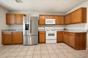 2139 Hacienda Ct, Grand Prairie, TX 75052 - Photo 11