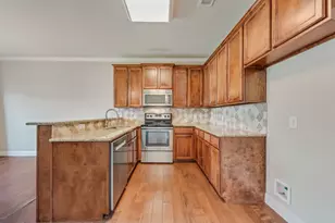 207 S Kealy Ave, Lewisville, TX 75057 - Photo 11