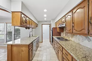 1029 Cedar Trail Dr, Cedar Hill, TX 75104 - Photo 3