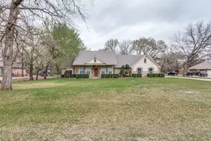 217 Woodbine Dr, Burleson, TX 76028 - Photo 3