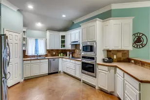 217 Woodbine Dr, Burleson, TX 76028 - Photo 13