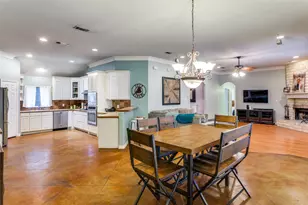 217 Woodbine Dr, Burleson, TX 76028 - Photo 15