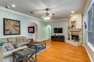 217 Woodbine Dr, Burleson, TX 76028 - Photo 9