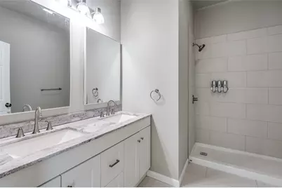 410 S Grand Avenue, Gainesville, TX 76240 - Photo 9