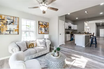 410 S Grand Avenue, Gainesville, TX 76240 - Photo 1