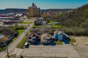 517 NE 1st St, Mineral Wells, TX 76067 - Photo 3