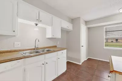 5608 Burton Avenue, Fort Worth, TX 76119 - Photo 15