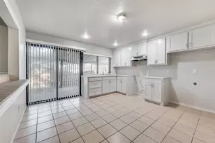 8514 Sikorski Ln, Dallas, TX 75228 - Photo 11