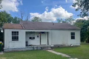 527 E Yeagua St, Groesbeck, TX 76642 - Photo 1