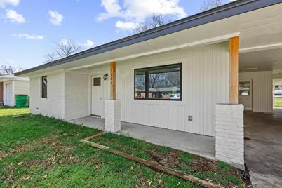 1704 Harris Street, Gainesville, TX 76240 - Photo 3