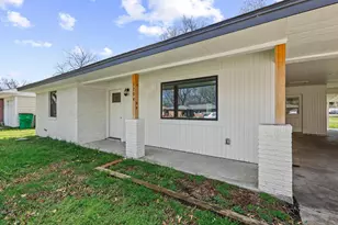 1704 Harris St, Gainesville, TX 76240 - Photo 3