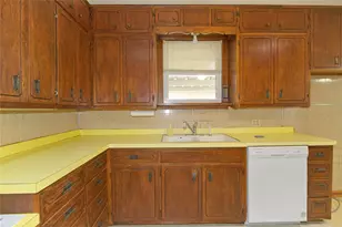 609 Cedar St, Muenster, TX 76252 - Photo 9