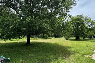 720 Myrtle St, Gainesville, TX 76240 - Photo 1