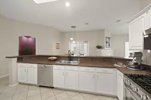 6408 St Leonard Dr, Arlington, TX 76001 - Photo 11