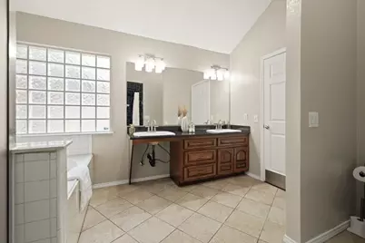 6408 St Leonard Drive, Arlington, TX 76001 - Photo 23