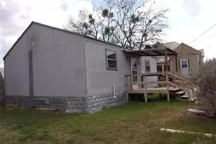 403 S Live Oak St, San Saba, TX 76877 - Photo 3