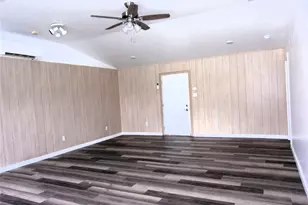 403 S Live Oak St, San Saba, TX 76877 - Photo 13