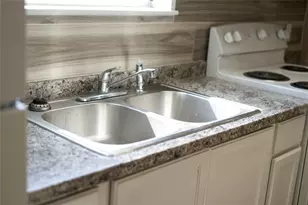 403 S Live Oak St, San Saba, TX 76877 - Photo 11