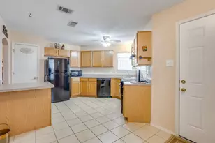 625 Creekview Dr, Burleson, TX 76028 - Photo 25