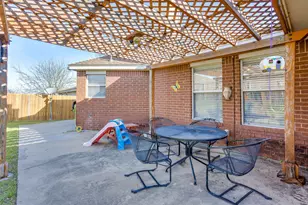 625 Creekview Dr, Burleson, TX 76028 - Photo 11