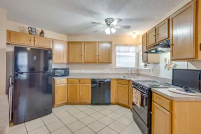 625 Creekview Drive, Burleson, TX 76028 - Photo 21