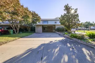 2113 Fleur De Lis Ct, Arlington, TX 76012 - Photo 1