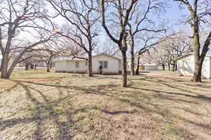 449 Olde Towne Rd, Paradise, TX 76073 - Photo 17