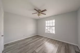 420 Signal Hill Ct N, Fort Worth, TX 76112 - Photo 15