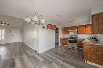 420 Signal Hill Court N, Fort Worth, TX 76112 - Photo 9