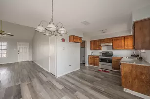 420 Signal Hill Ct N, Fort Worth, TX 76112 - Photo 9