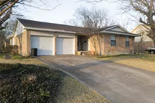 738 Hawthorne Ln, Grand Prairie, TX 75052 - Photo 1