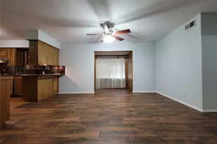 738 Hawthorne Ln, Grand Prairie, TX 75052 - Photo 7