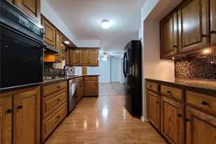 738 Hawthorne Ln, Grand Prairie, TX 75052 - Photo 9