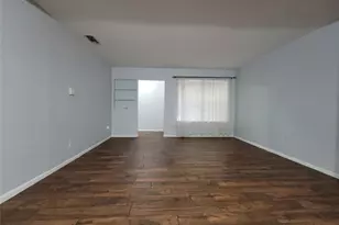 738 Hawthorne Ln, Grand Prairie, TX 75052 - Photo 3