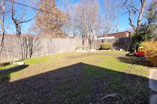 738 Hawthorne Ln, Grand Prairie, TX 75052 - Photo 31