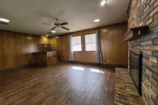 738 Hawthorne Ln, Grand Prairie, TX 75052 - Photo 19