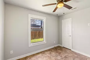 625 N Delaware St, Irving, TX 75061 - Photo 21