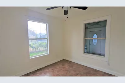 625 N Delaware Street, Irving, TX 75061 - Photo 9