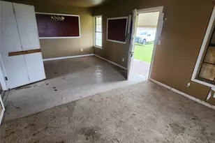 7662 NW County Rd 1300, Barry, TX 75102 - Photo 17