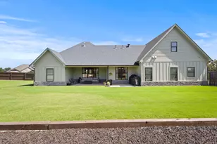 1611 N Mason St, Bowie, TX 76230 - Photo 35